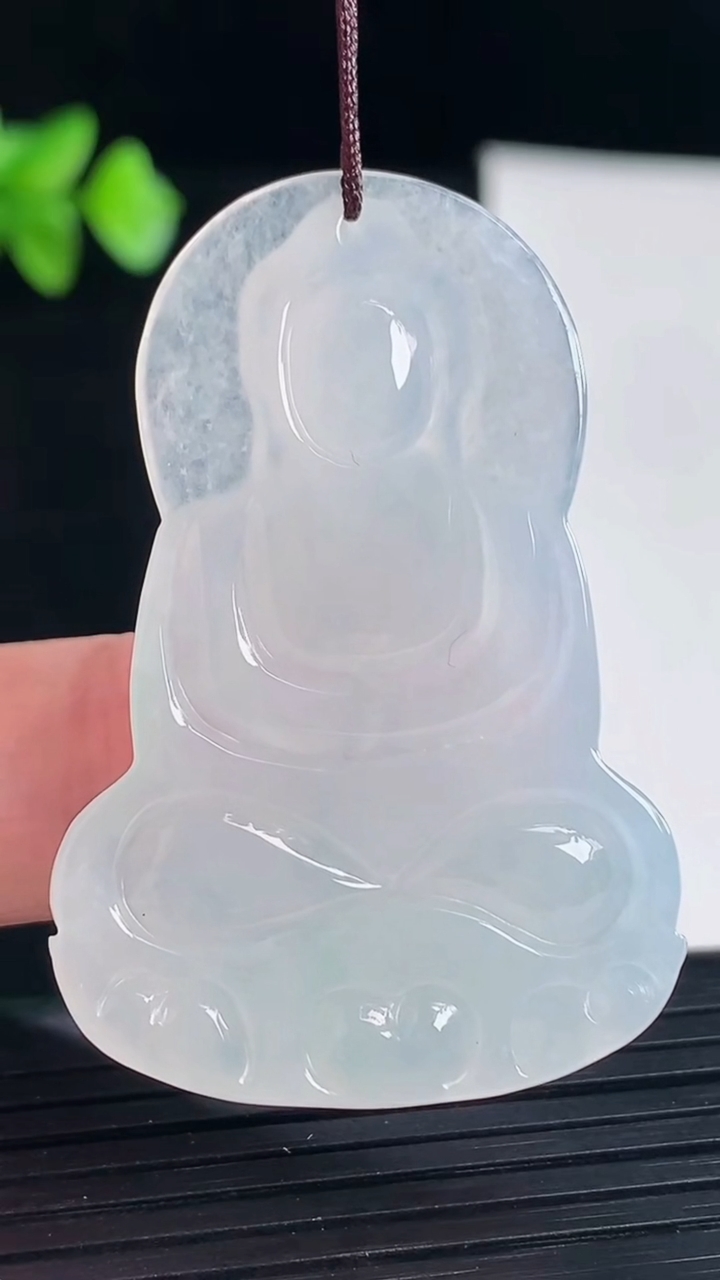 天然A货翡翠大日如来佛吊坠，尺寸46-31-5.6重量:12.56g
5月7日