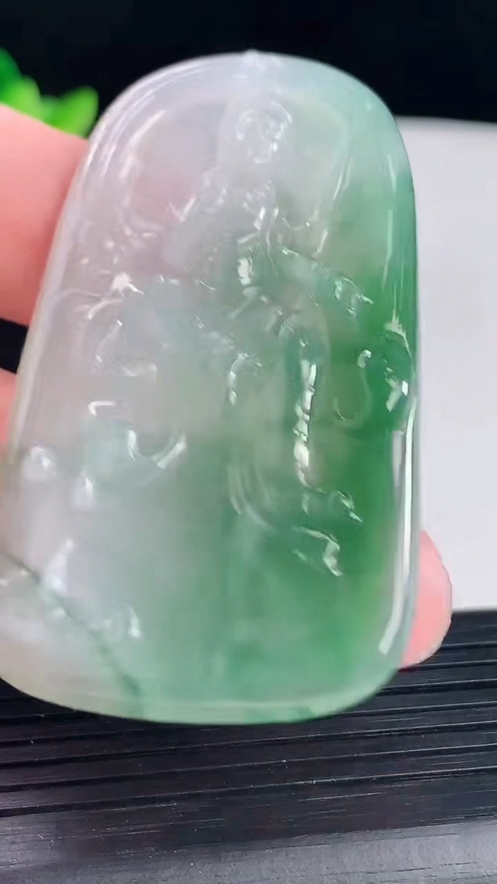 天然A货翡翠观音菩萨吊坠，尺寸63-35-5重量:25.08g
5月7日