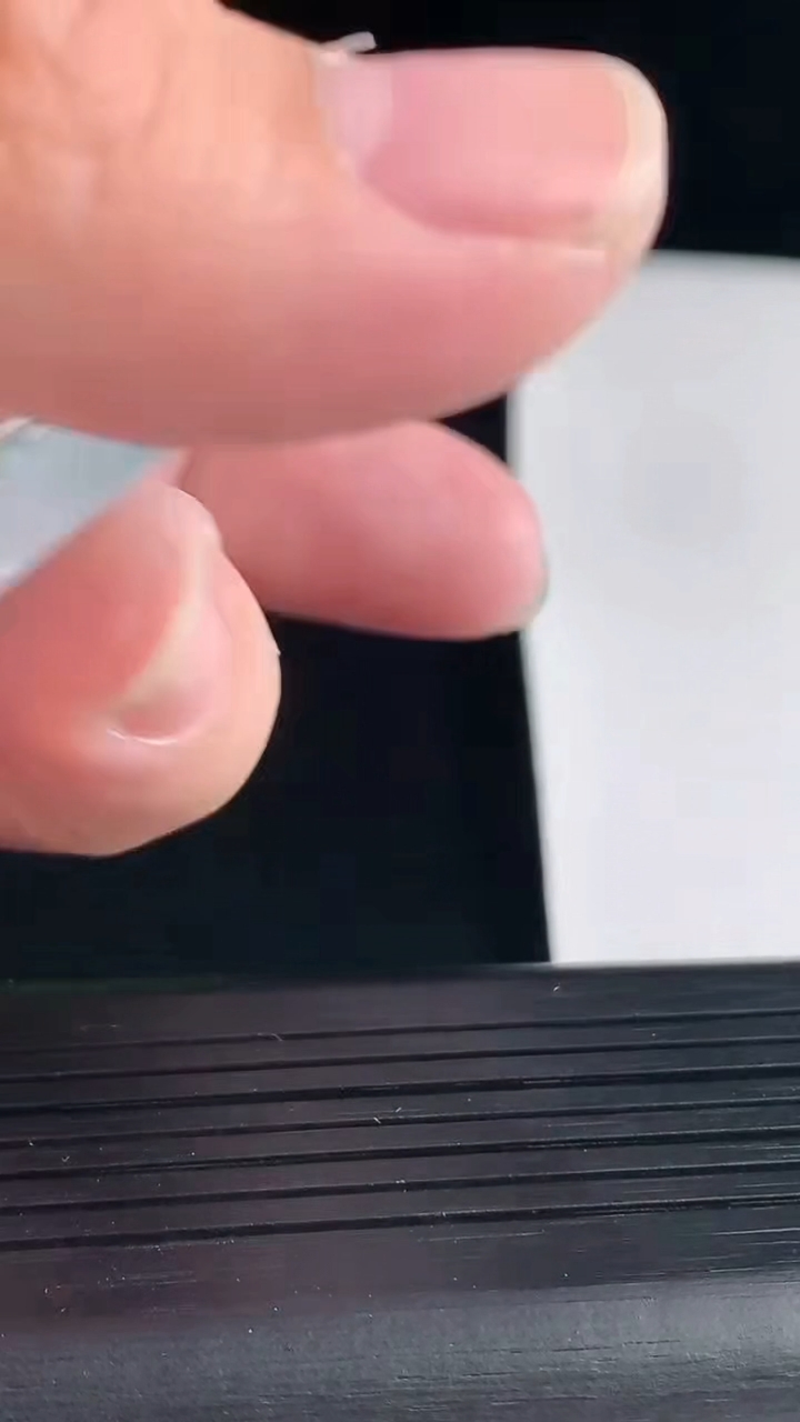 天然A货翡翠飘花生肖马吊坠，尺寸55-45-5.5重量:27.68g
5月7日