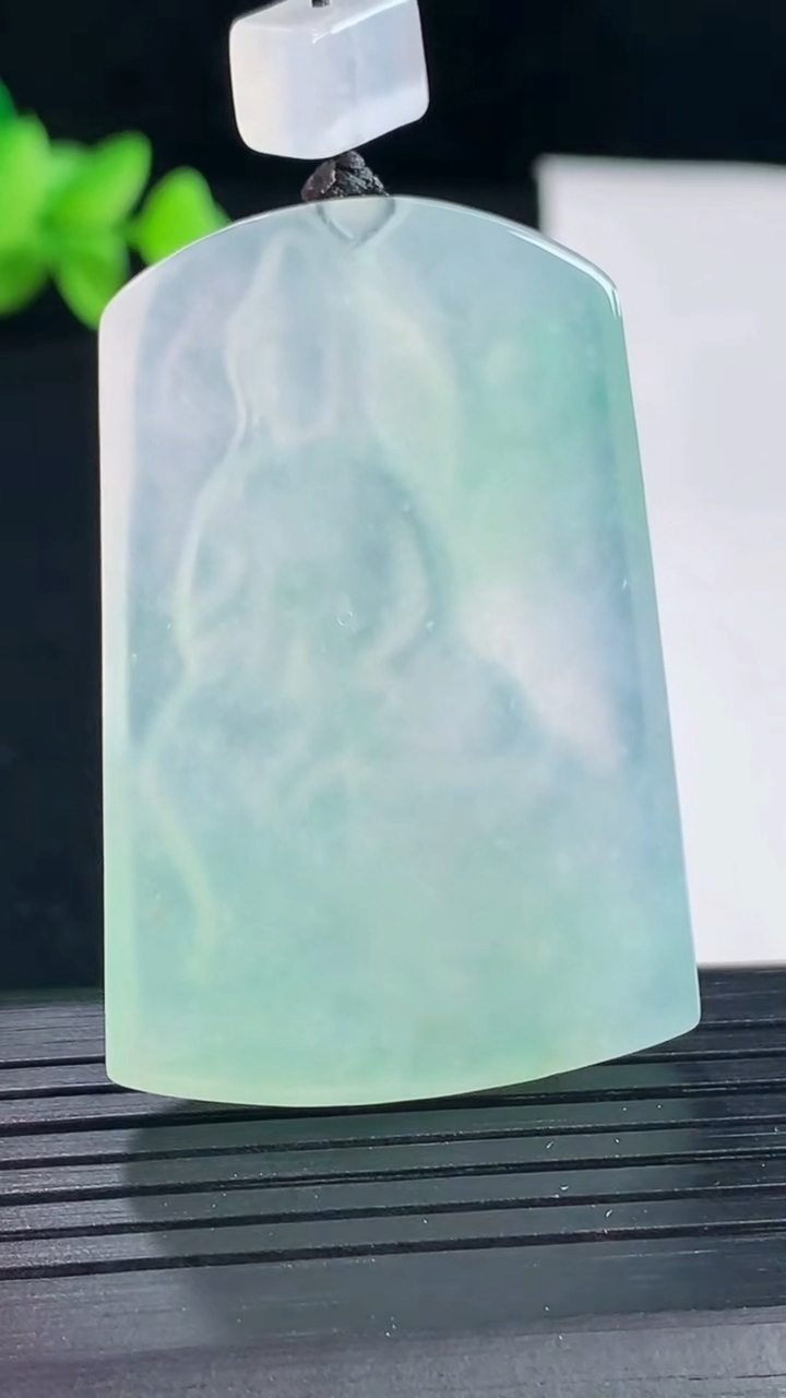 天然A货翡翠观音菩萨吊坠，尺寸46.5-32-5.6重量:21.40g
5月7日