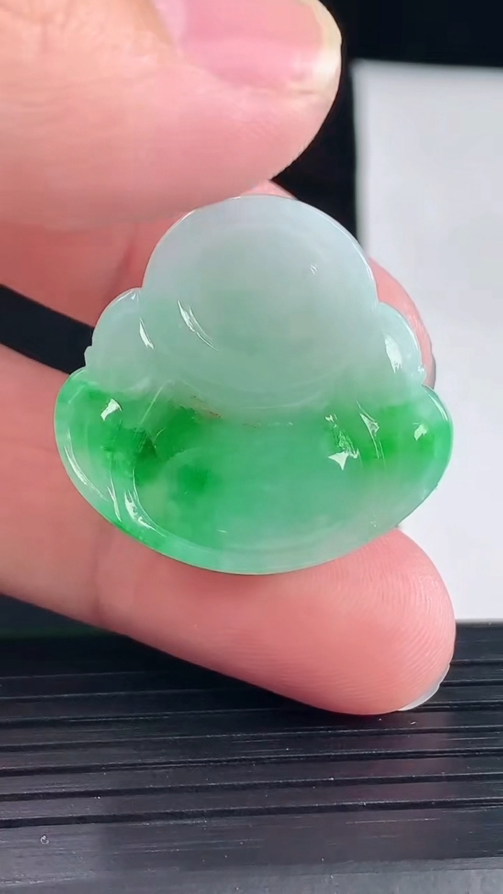 天然A货翡翠佛公吊坠，尺寸28-29-10重量:12.29g
5月7日