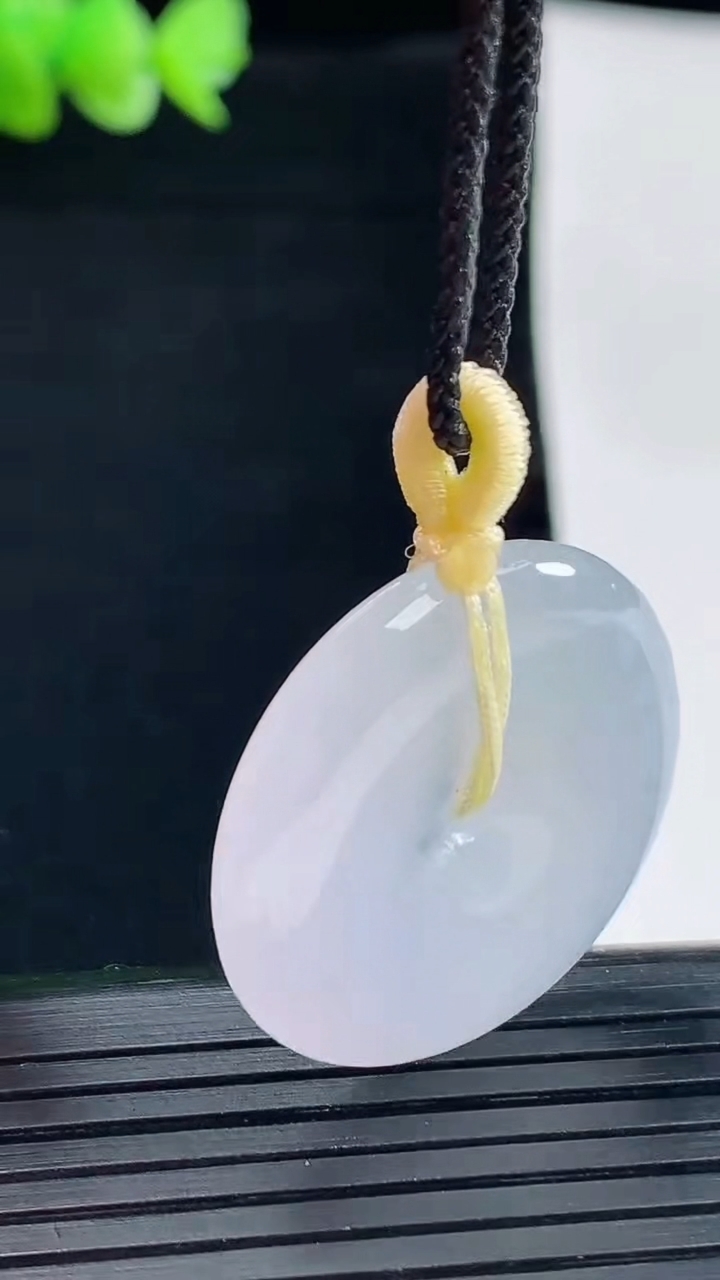 天然A货翡翠紫罗兰平安扣吊坠，尺寸28-5重量:8.23g
5月8日