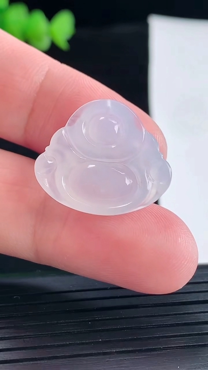 天然A货翡翠佛公吊坠，尺寸20-23-6重量:3.88g
5月8日