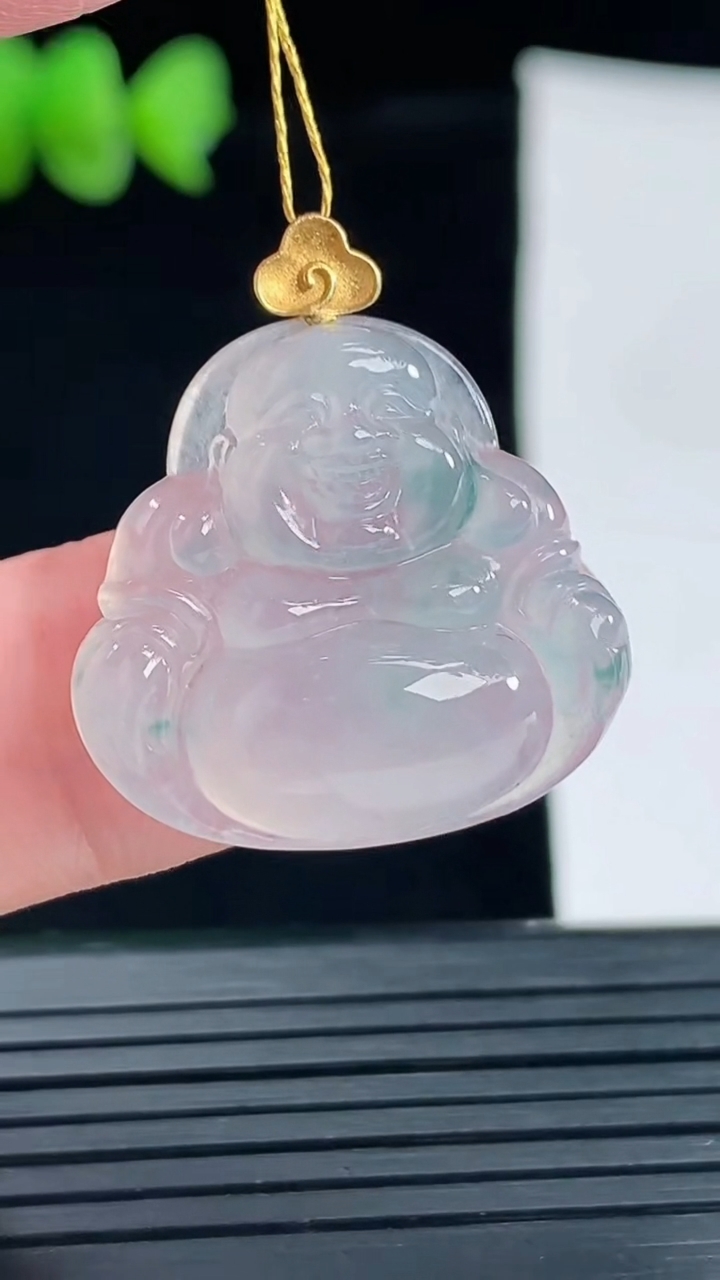 天然A货翡翠种飘花佛公吊坠，尺寸21.6-23.5-6重量:5.19g
5月8日