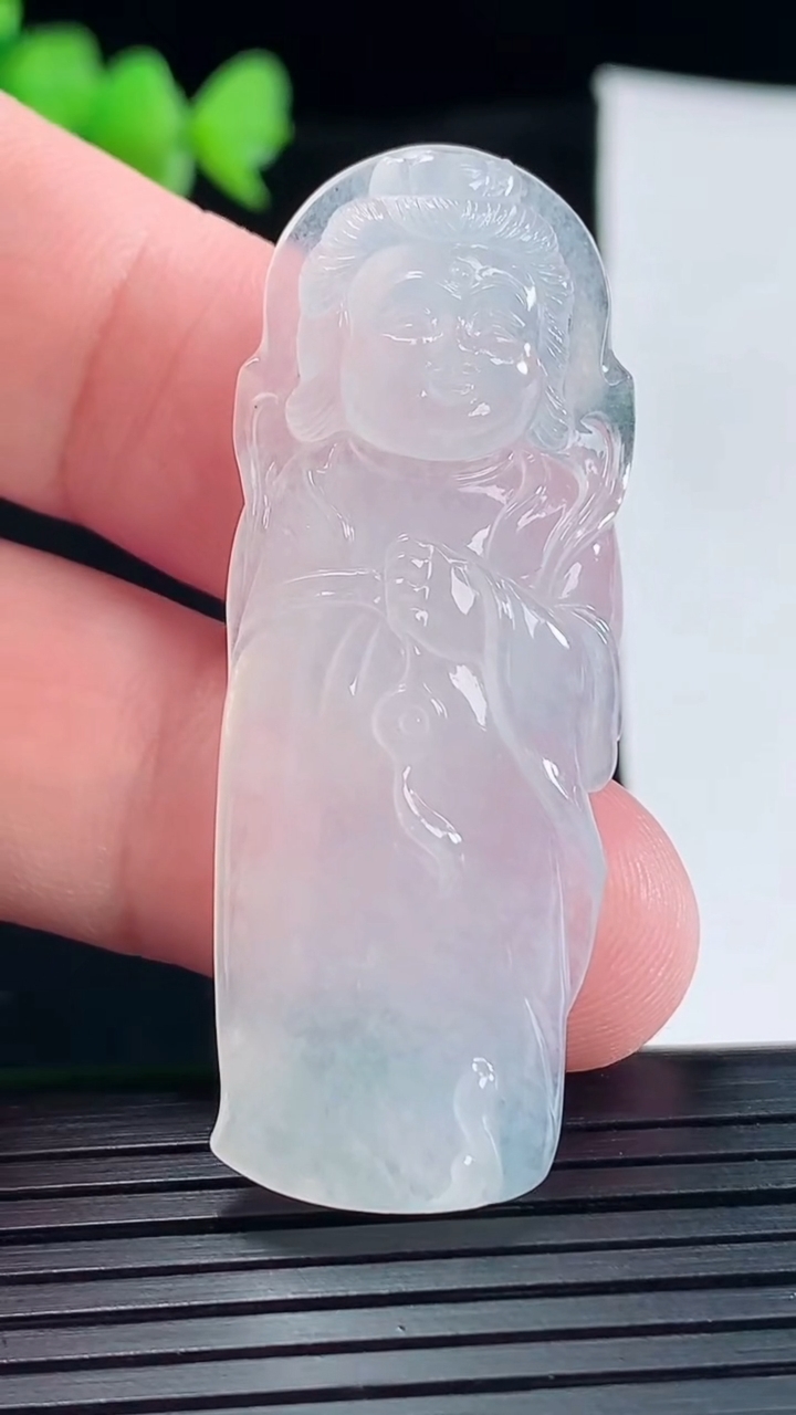 天然A货翡翠观音菩萨吊坠，尺寸50-18.6-6重量:11.09g
5月8日