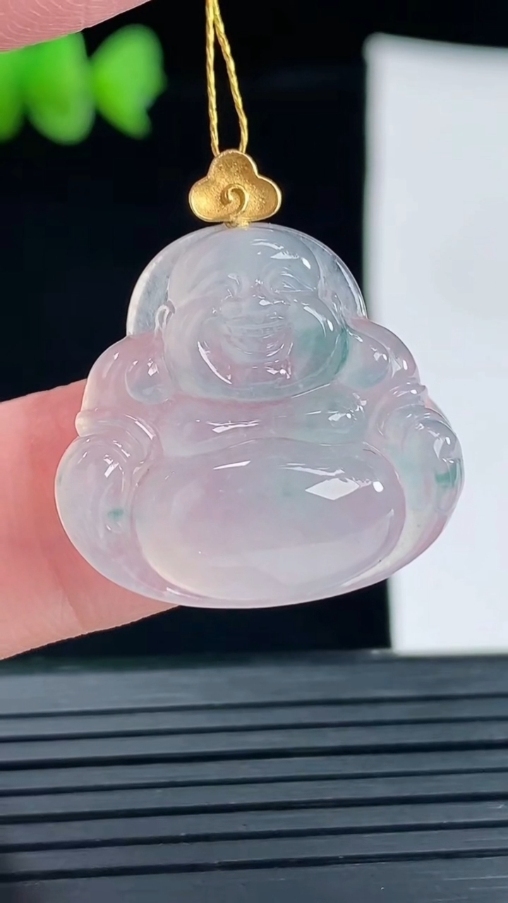 天然A货翡翠种飘花佛公吊坠，尺寸21.6-23.5-6重量:5.19g
5月8日