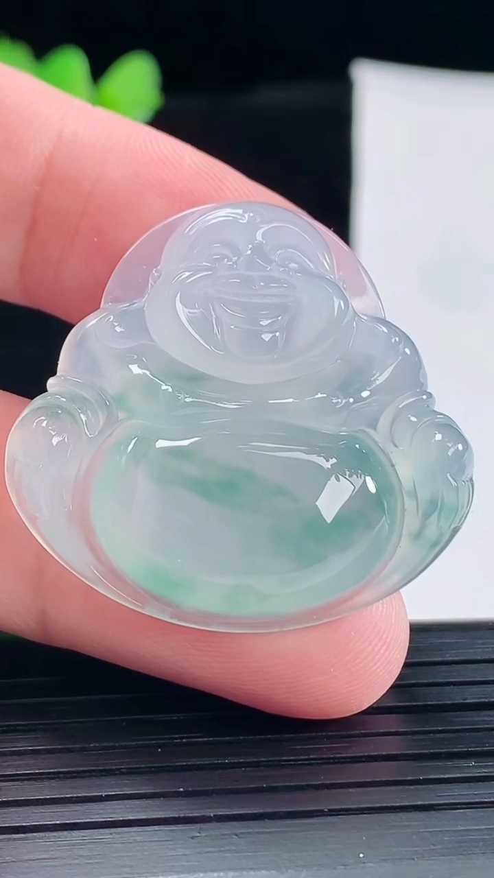 天然A货翡翠种飘花佛公吊坠，尺寸33-35.2-7.2重量:12.65g
5月8日