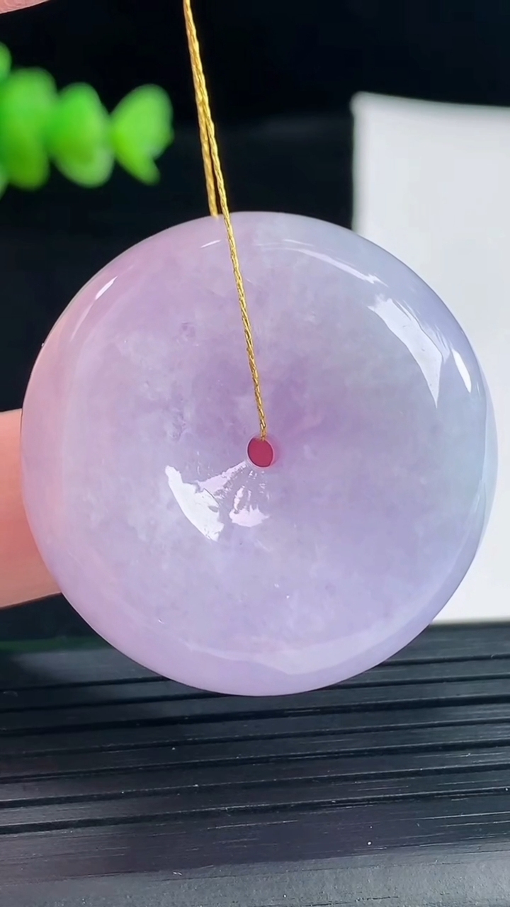 天然A货翡翠紫罗兰平安扣吊坠，尺寸35.6-12重量:32.88g
5月8日