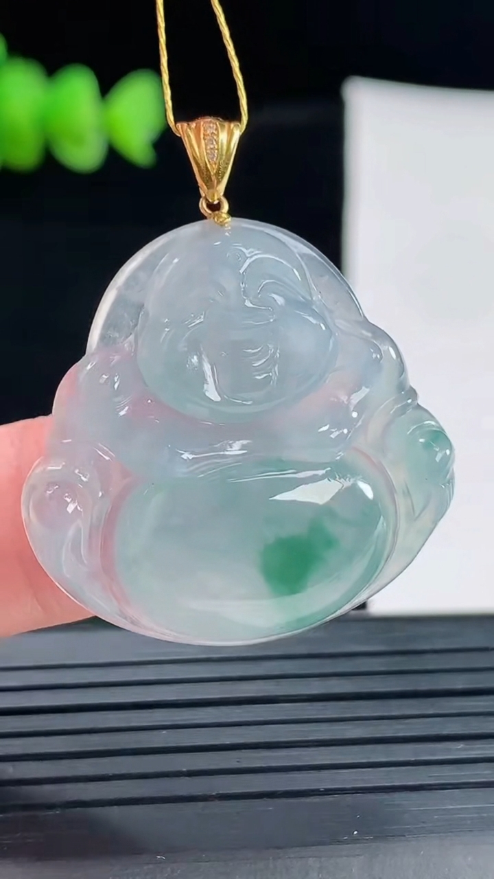 天然A货翡翠种飘花佛公吊坠，尺寸30-31-6重量:8.42g
5月8日