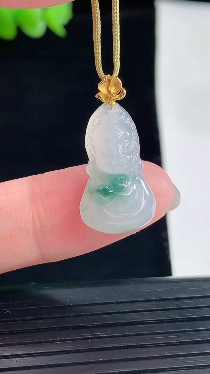 天然A货翡翠18k金飘花宝宝佛吊坠，尺寸20-12-5.8重量:2.59g
5月8日