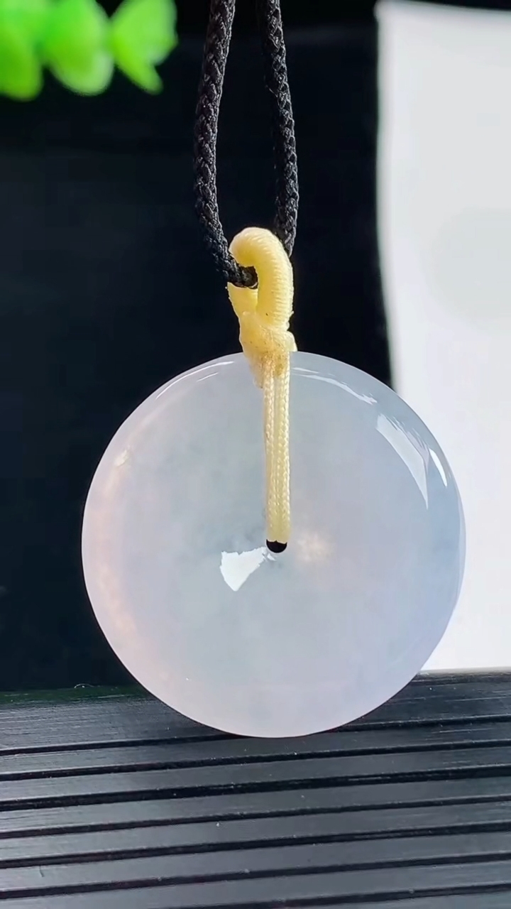 天然A货翡翠紫罗兰平安扣吊坠，尺寸28-5重量:8.23g
5月8日