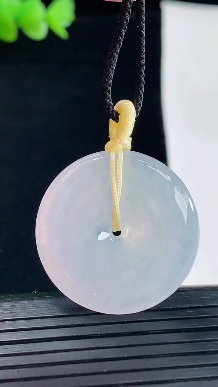 天然A货翡翠紫罗兰平安扣吊坠，尺寸28-5重量:8.23g
5月8日