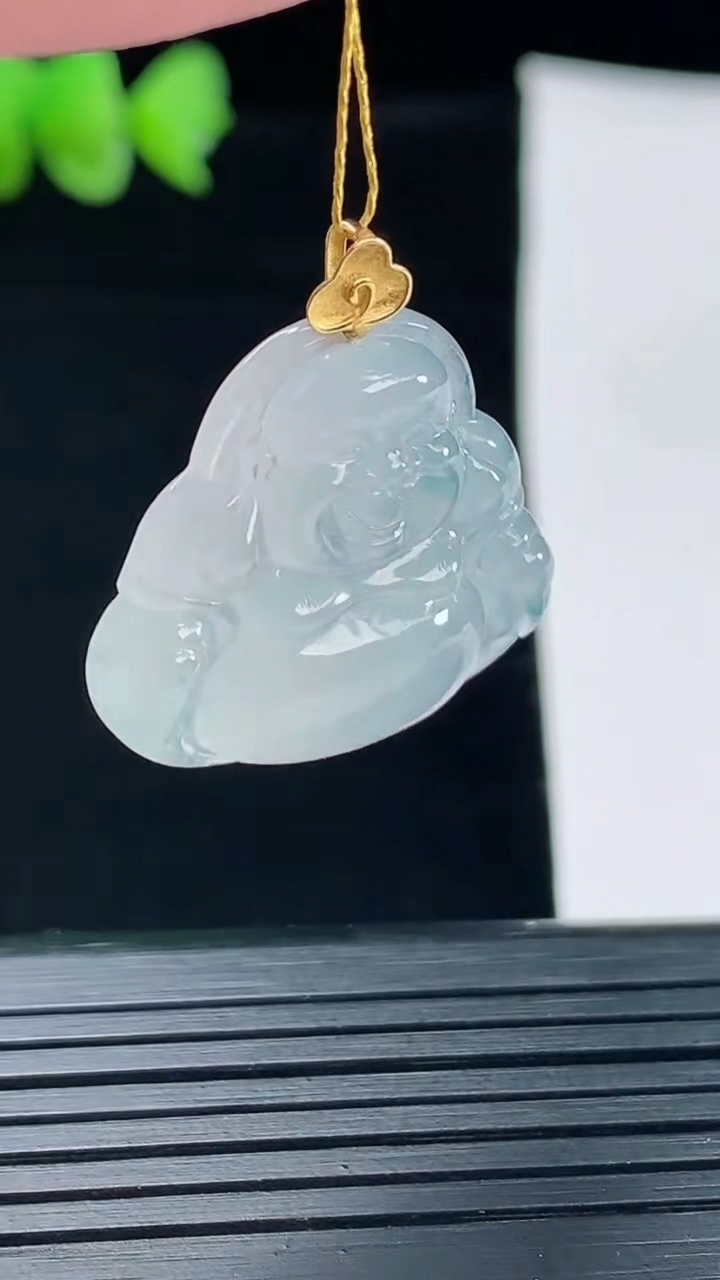 天然A货翡翠种飘花佛公吊坠，尺寸21.6-23.5-6重量:5.19g
5月8日