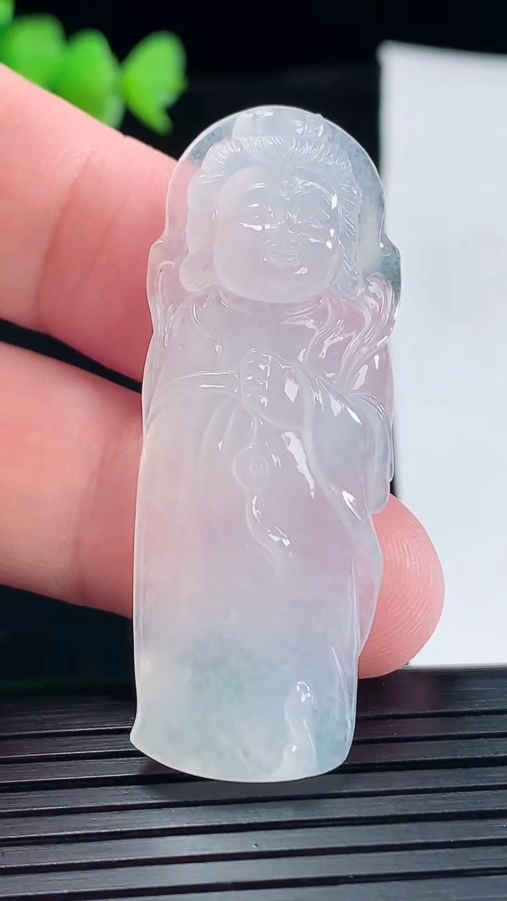 天然A货翡翠观音菩萨吊坠，尺寸50-18.6-6重量:11.09g
5月8日