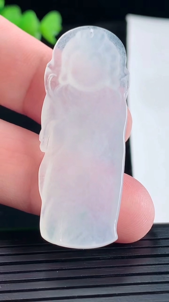 天然A货翡翠观音菩萨吊坠，尺寸50-18.6-6重量:11.09g
5月8日