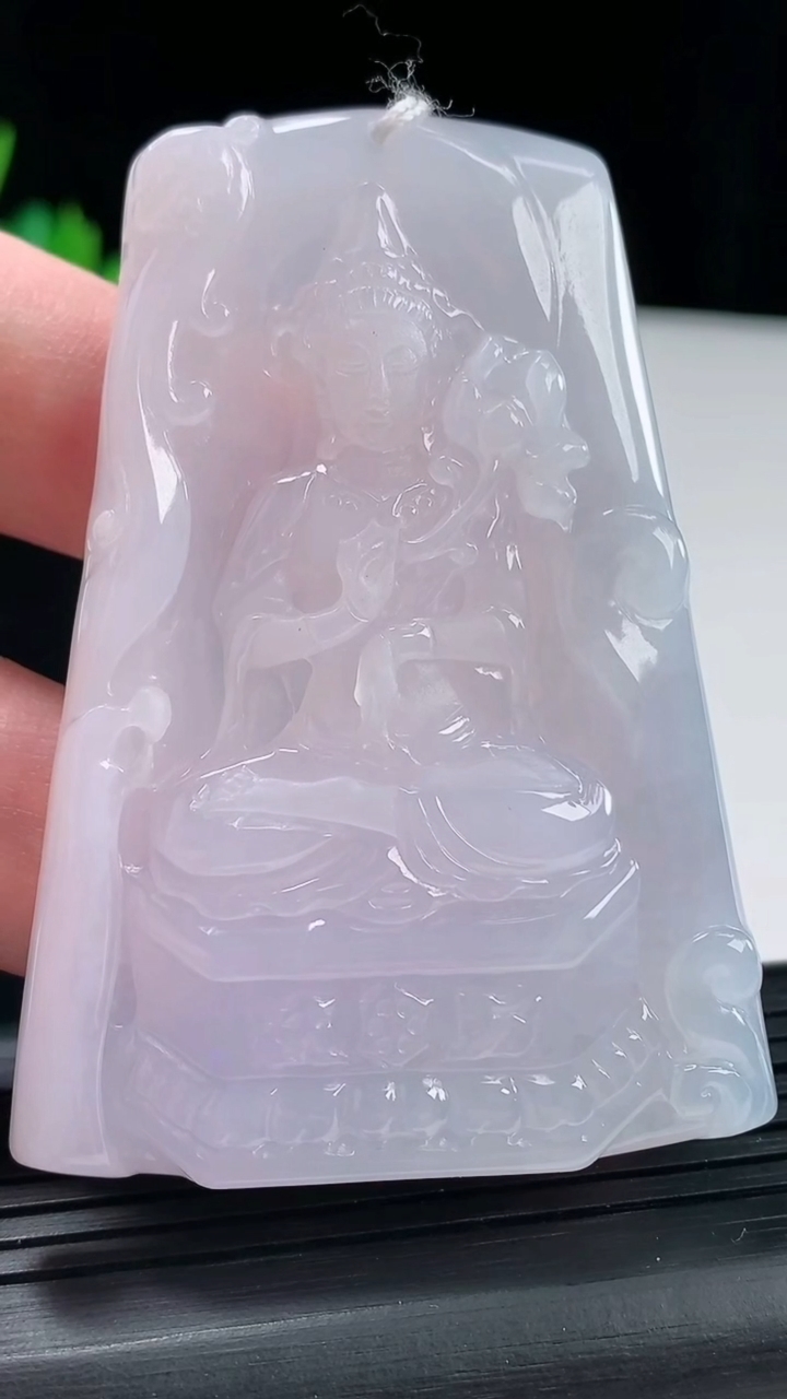 天然A货翡翠紫罗兰大势至菩萨吊坠，尺寸67-48.5-6重量:43.00g
5月9日