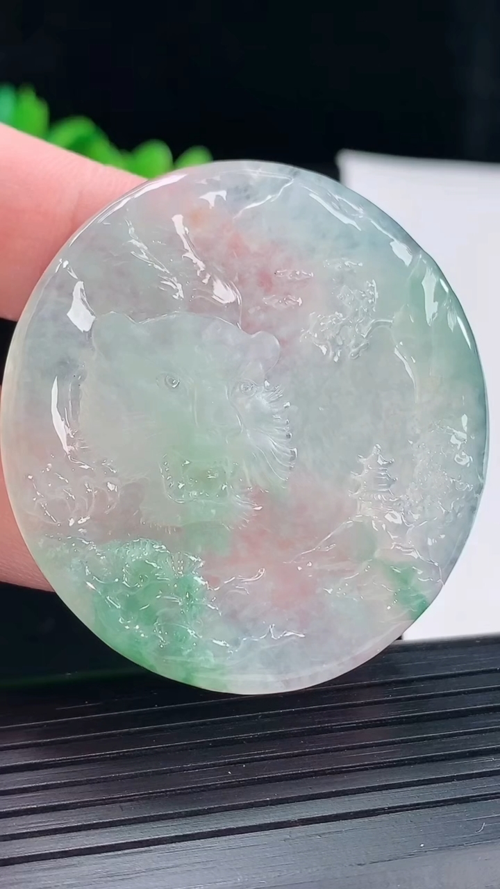 天然A货翡翠生肖虎吊坠，尺寸51-47-5.5重量:27.73g
5月9日
