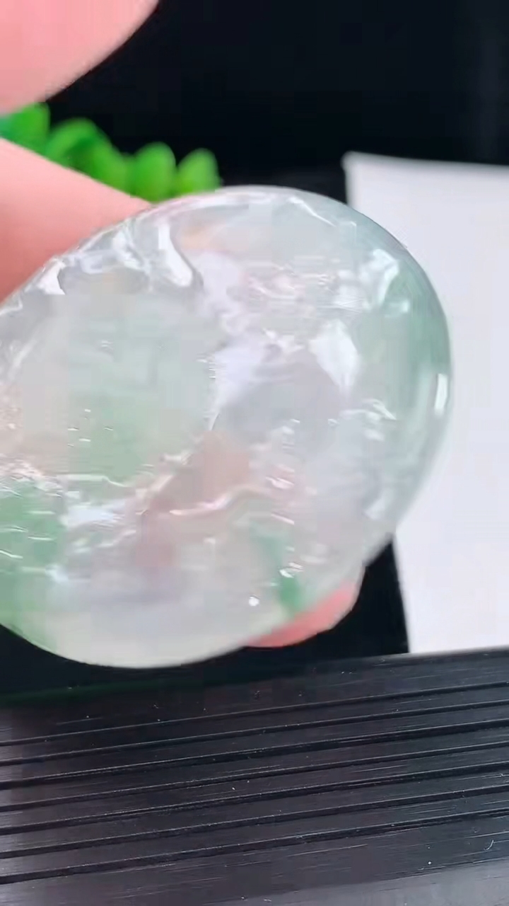 天然A货翡翠生肖虎吊坠，尺寸51-47-5.5重量:27.73g
5月9日