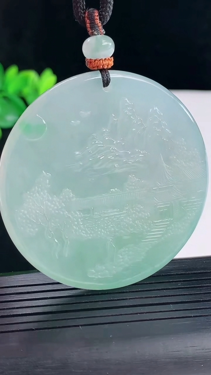 天然A货翡翠山水牌吊坠，尺寸54.5-6重量:44.19g
5月9日