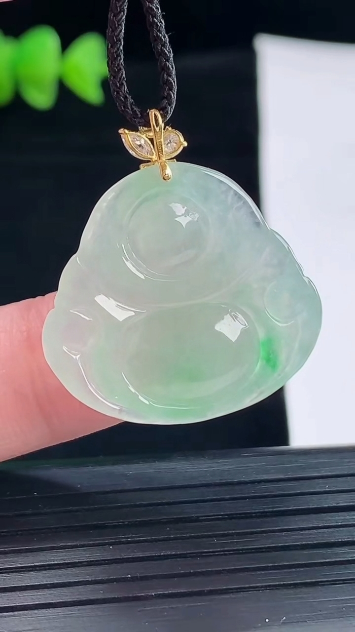 天然A货翡翠佛公吊坠，尺寸25-27-5重量:5.34g
5月9日