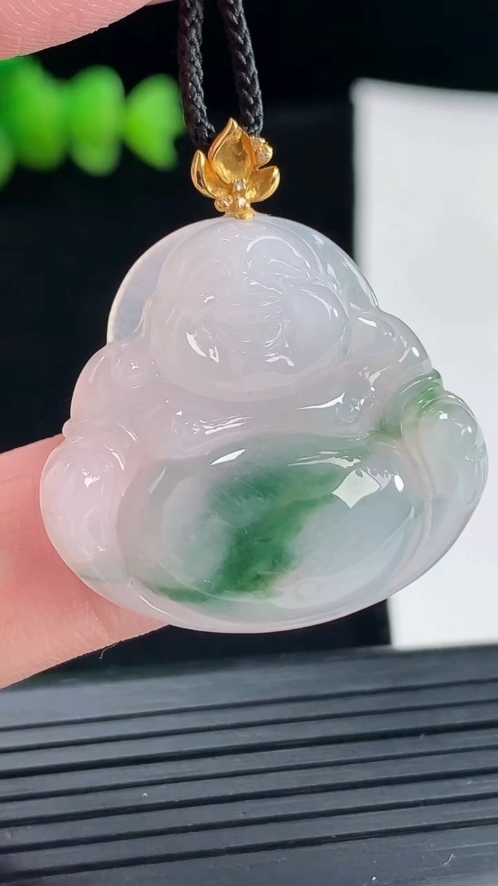 天然A货翡翠18k金飘花佛公吊坠，尺寸26.5-29-6重量:6.99g
5月9日