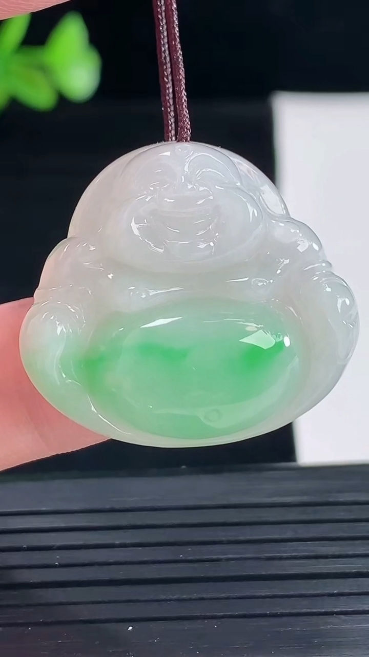 天然A货翡翠佛公吊坠，尺寸27-29.6-7重量:8.39g
5月9日