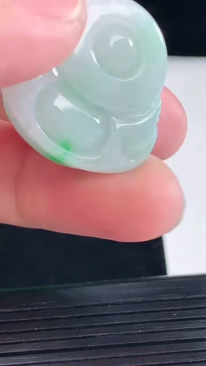 天然A货翡翠佛公吊坠，尺寸28-29.6-10.5重量:13.65g
5月9日