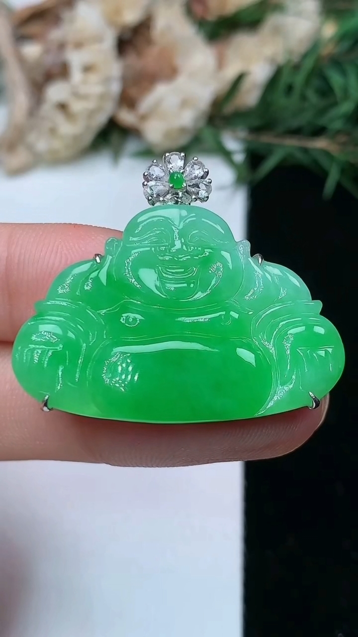 天然A货翡翠佛公吊坠，尺寸21.5-32-5.4，重量:5.86g
5月9日
