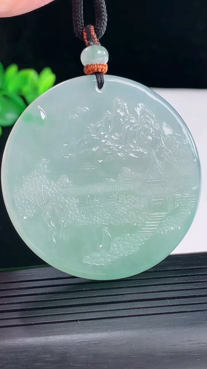 天然A货翡翠山水牌吊坠，尺寸54.5-6重量:44.19g
5月9日