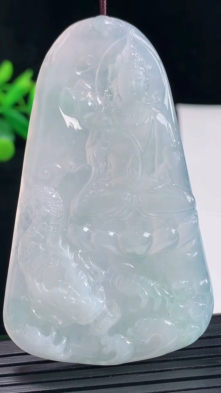 天然A货翡翠御龙大势至菩萨吊坠，尺寸70-43-5.5重量:31.79g
5月9日