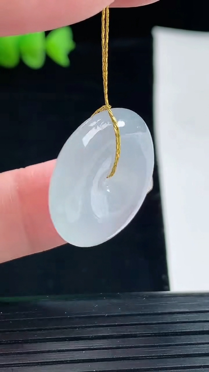 天然A货翡翠紫罗兰平安扣吊坠，尺寸24-5.6重量:6.45g
5月9日