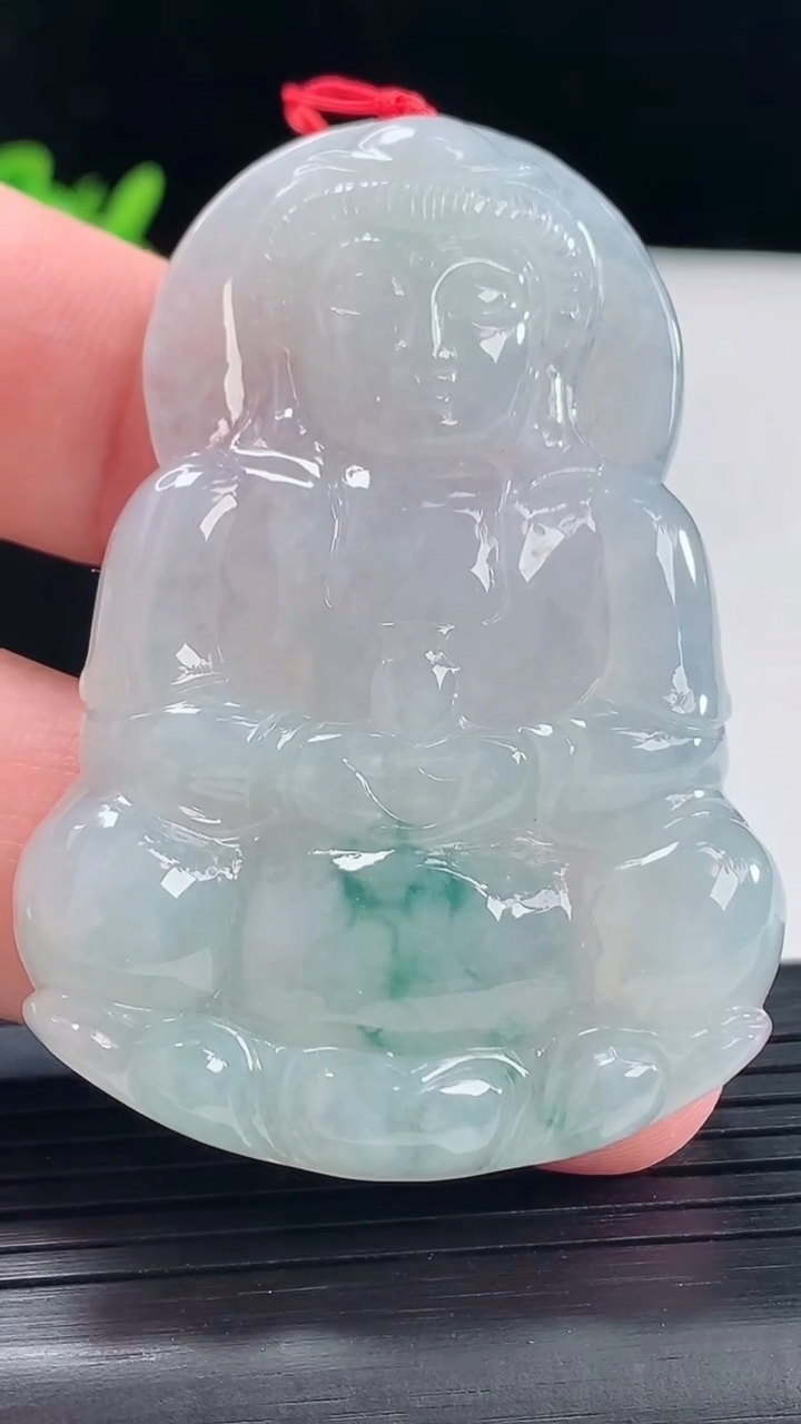 天然A货翡翠飘花正装观音吊坠，尺寸56.5-40-5.6重量:25.41g
5月9日