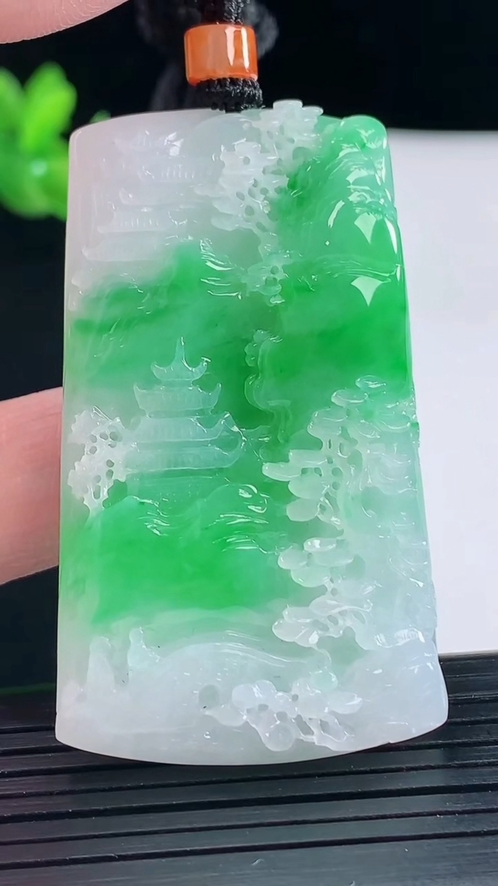 天然A货翡翠山水绿吊坠，尺寸54-32-7重量:29.81g
5月9日