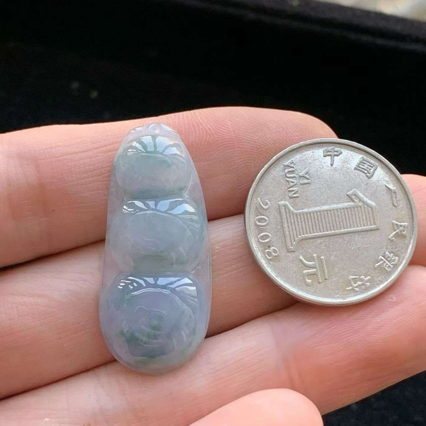 A货天然翡翠冰糯种飘花紫罗兰福豆吊坠重量5.64g
5月9日