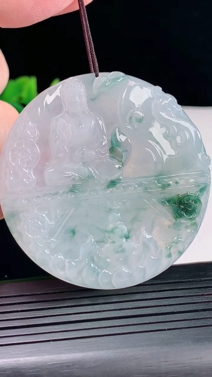 天然A货翡翠种飘花阿弥陀佛吊坠，尺寸56-5.5重量:37.82g
5月9日