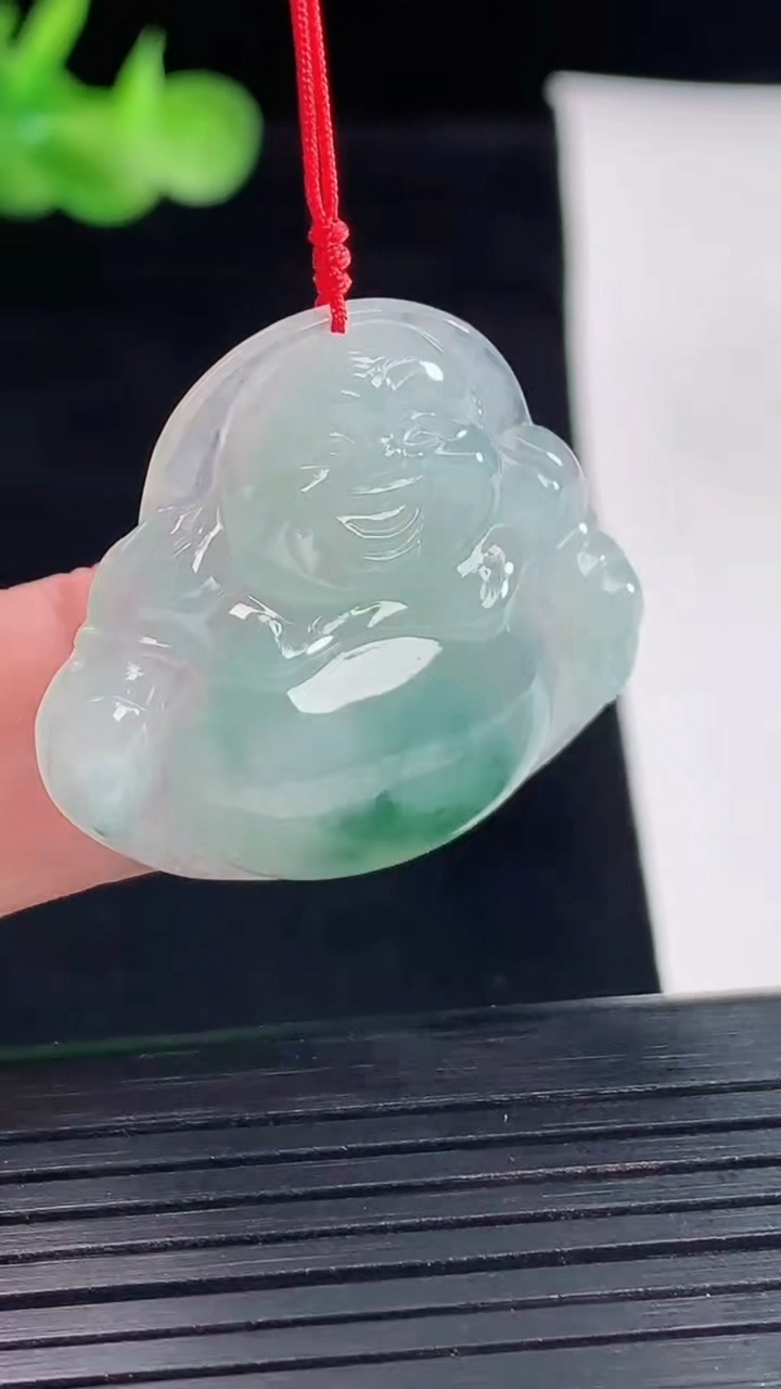 天然A货翡翠飘花佛公吊坠，尺寸29-31-5.6重量:7.12g
5月9日