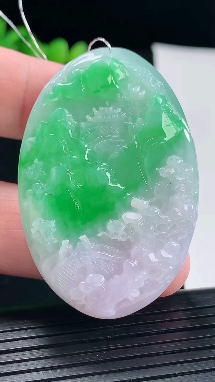 天然A货翡翠山水牌吊坠，尺寸52-35-9.2重量:35.21g
5月9日