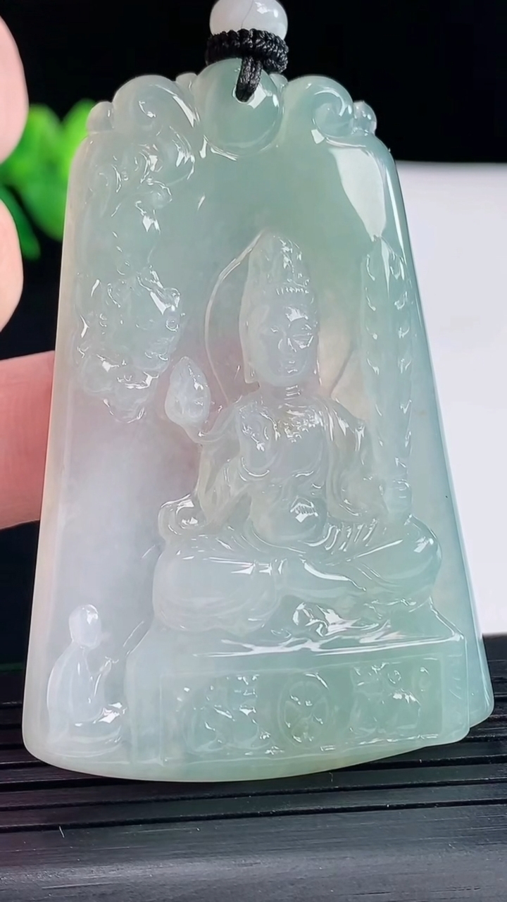 天然A货翡翠虚空藏菩萨吊坠，尺寸60-41-5重量:30.22g
5月9日