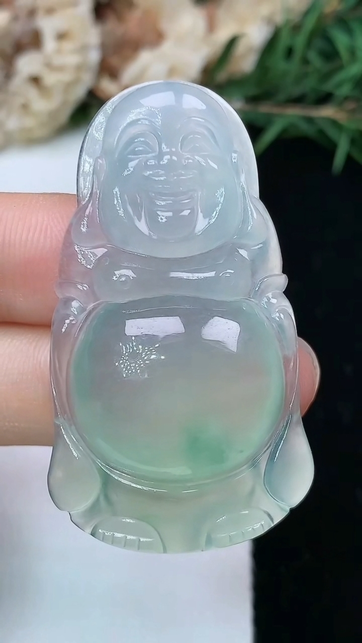 天然A货翡翠布袋佛吊坠，尺寸44.6-25-7.4，重量:12.00g
5月9日