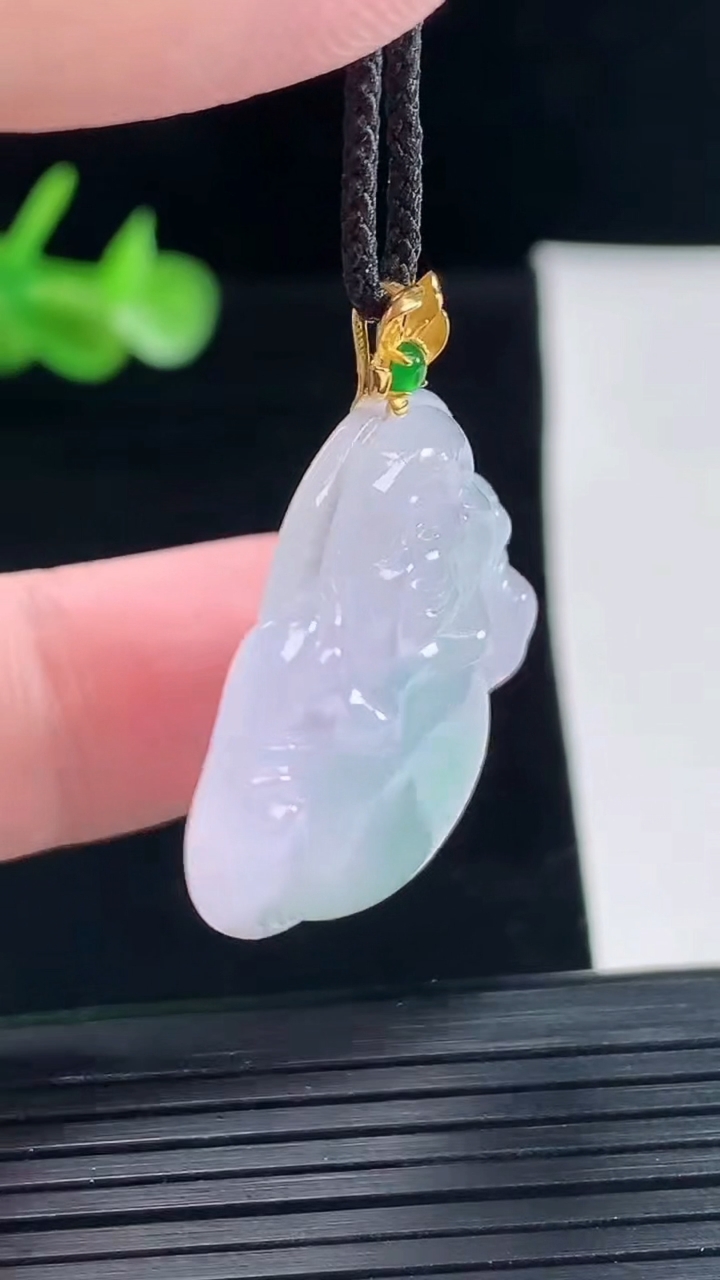 天然A货翡翠佛公吊坠，尺寸26-30.6-5.5重量:7.77g
5月9日