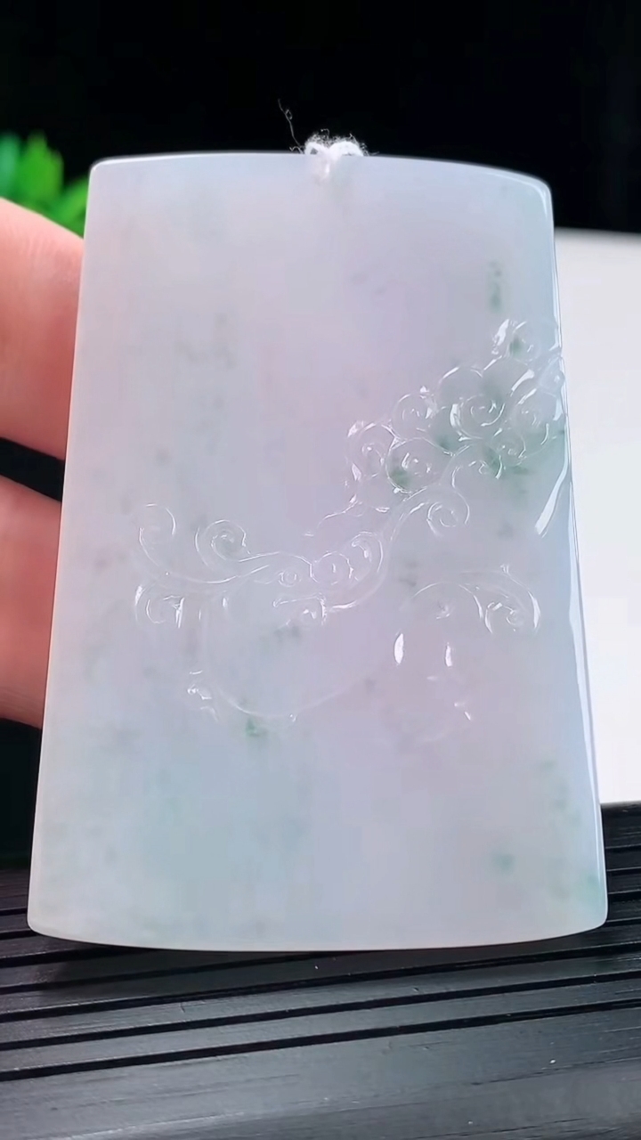 天然A货翡翠飘花文殊菩萨吊坠，尺寸65-44-6重量:41.31g
5月9日