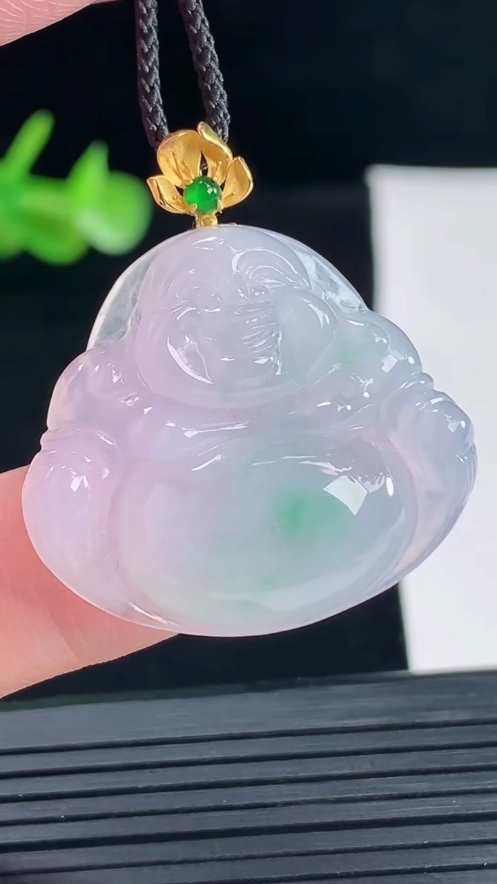 天然A货翡翠佛公吊坠，尺寸26-30.6-5.5重量:7.77g
5月9日
