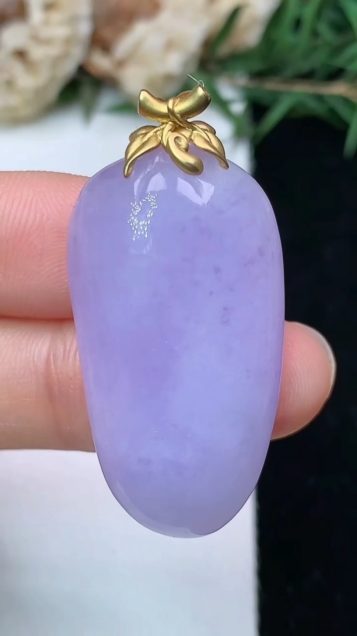 天然A货翡翠k金紫罗兰福瓜吊坠，尺寸32.8-18.2-9，重量:10.87g
5月9日
