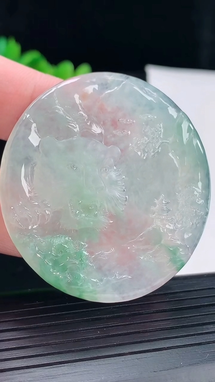 天然A货翡翠生肖虎吊坠，尺寸51-47-5.5重量:27.73g
5月9日