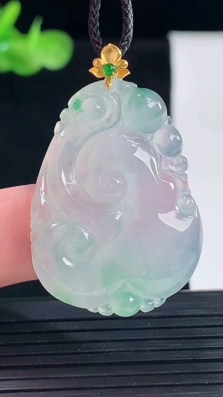 天然A货翡翠如意吊坠，尺寸34-25-5重量:7.97g
5月9日