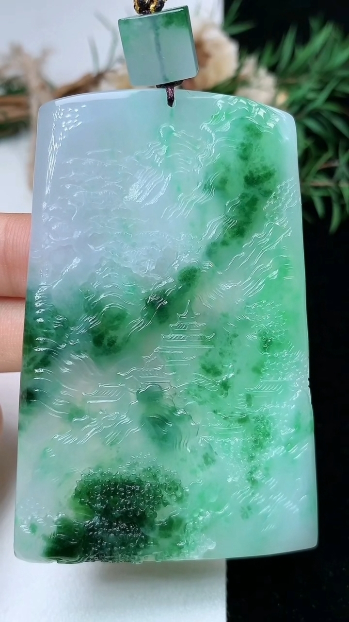 天然A货翡翠山水牌吊坠，尺寸69.6-45.8-5.3，重量:46.00g
5月9日