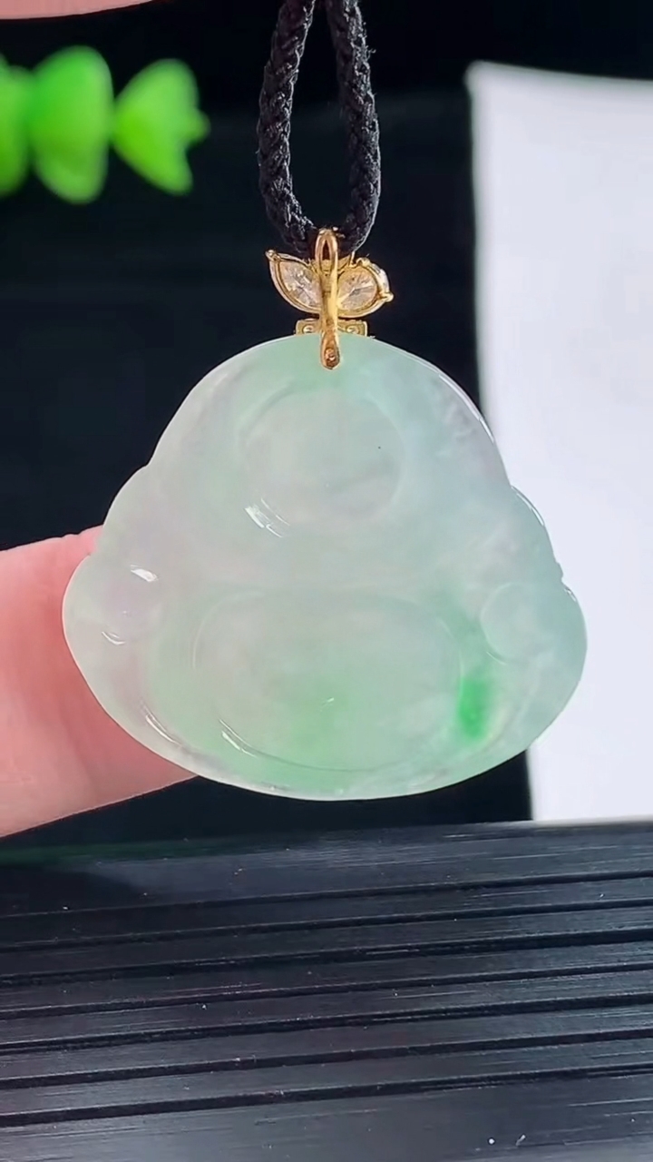 天然A货翡翠佛公吊坠，尺寸25-27-5重量:5.34g
5月9日