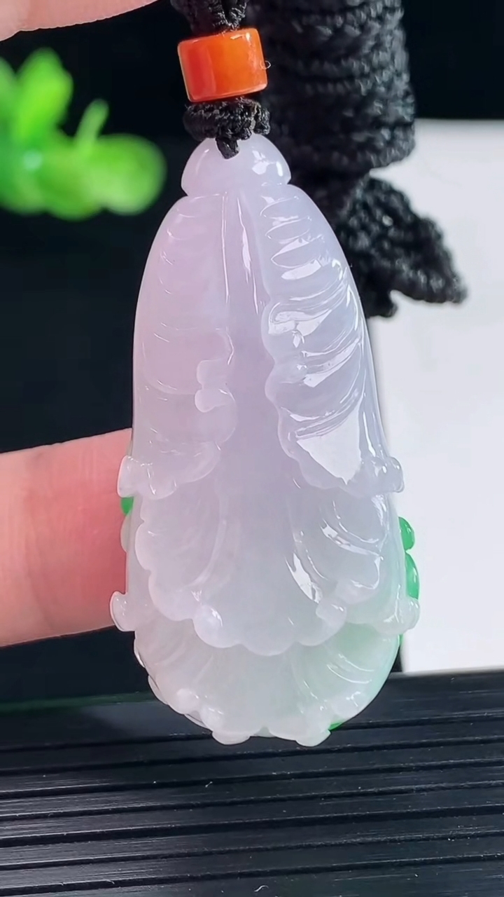 天然A货翡翠白菜吊坠，尺寸41-22.6-11.6重量:23.35g
5月9日