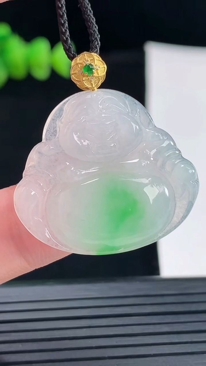 天然A货翡翠佛公吊坠，尺寸25.5-29.6-4.5重量:5.78g
5月9日