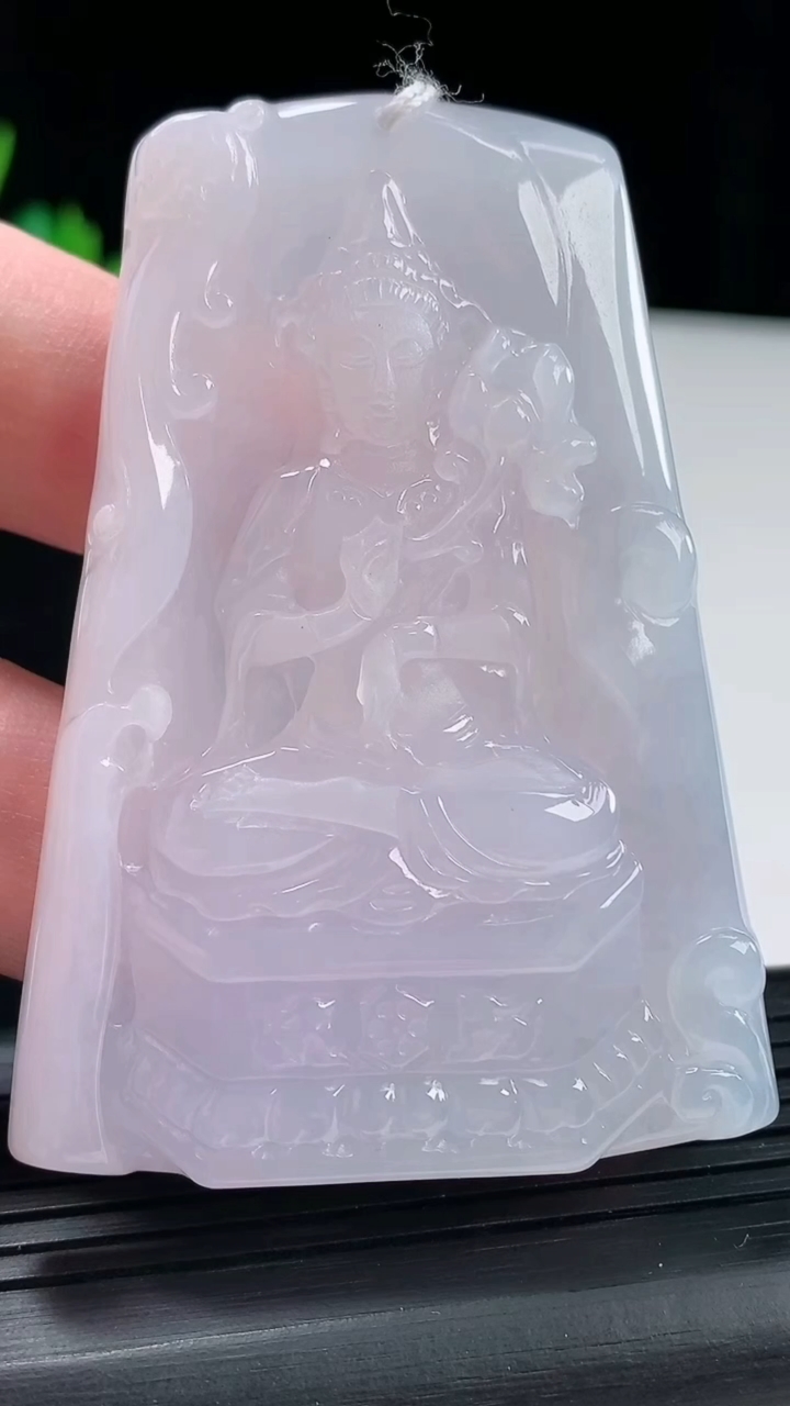 天然A货翡翠紫罗兰大势至菩萨吊坠，尺寸67-48.5-6重量:43.00g
5月9日
